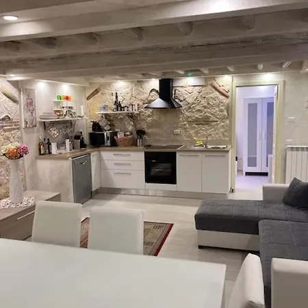 Appartamento Historic Center, 800 Meters From The Trevi Fontain *