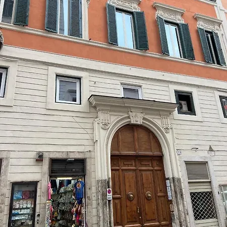 Historic Center, 800 Meters From The Trevi Fontain *