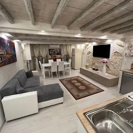 Historic Center, 800 Meters From The Trevi Fontain Appartamento
