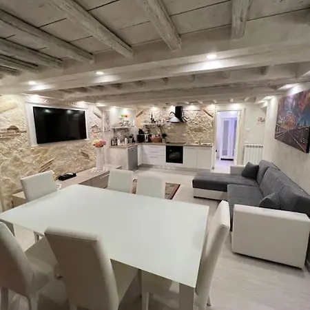 Appartamento Historic Center, 800 Meters From The Trevi Fontain Roma